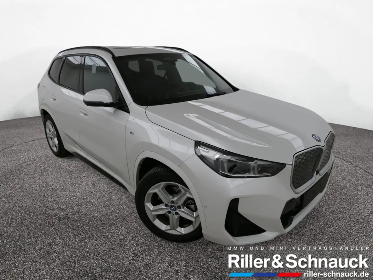BMW iX1 xDrive30 M Sport AHK+PANO+360°KAM+HUD+ACC Weiß - 2