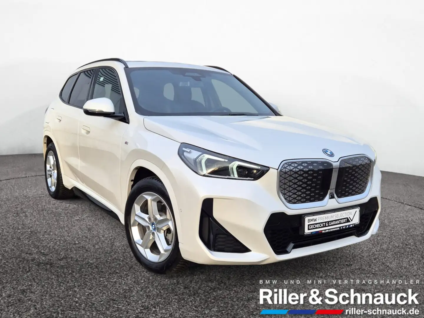 BMW iX1 xDrive30 M Sport AHK+PANO+360°KAM+HUD+ACC Weiß - 2