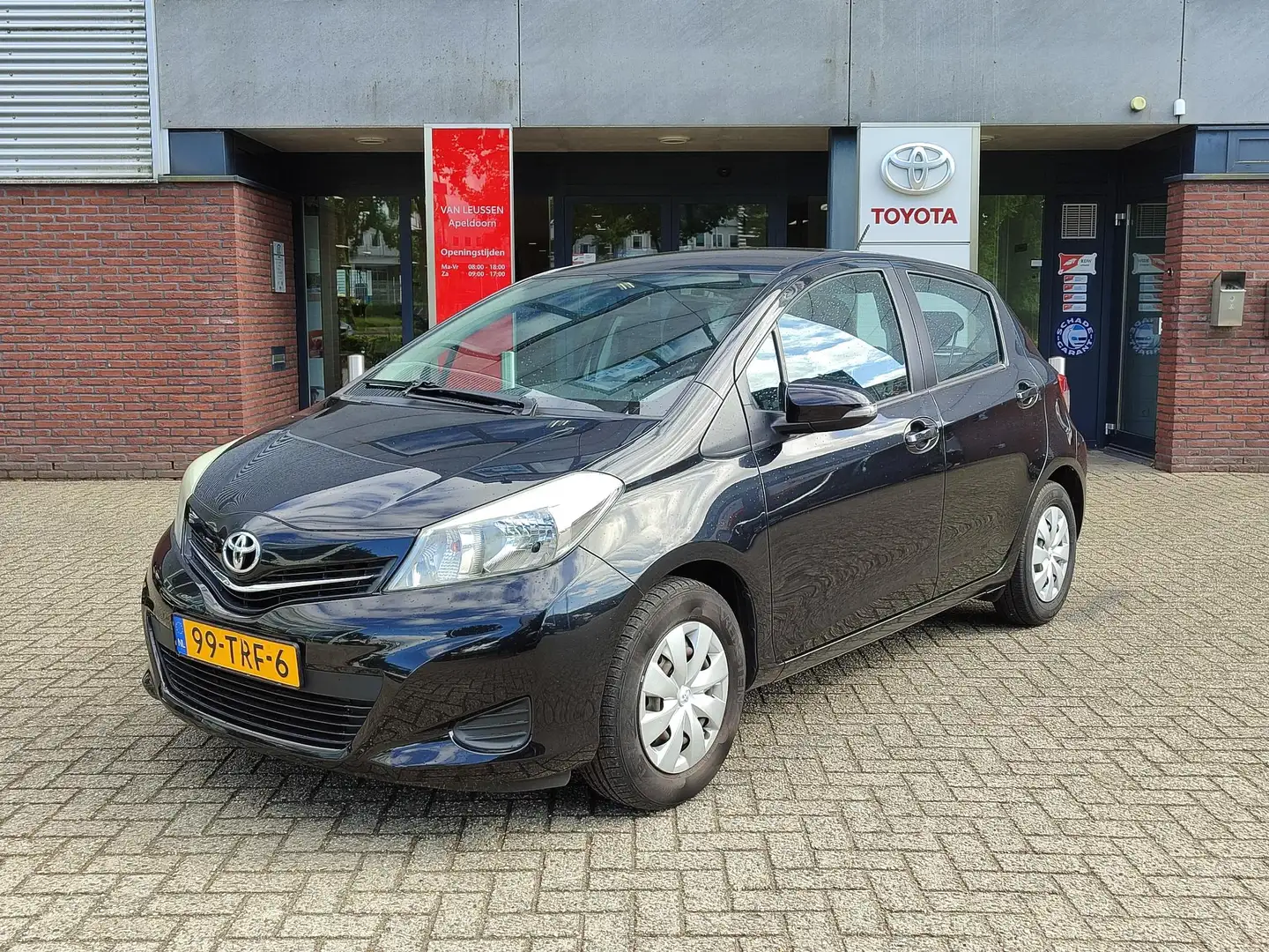 Toyota Yaris 1.0 VVT-i ASPIRATION 1E-EIG BLUETOOTH AIRCO CAMERA Noir - 1