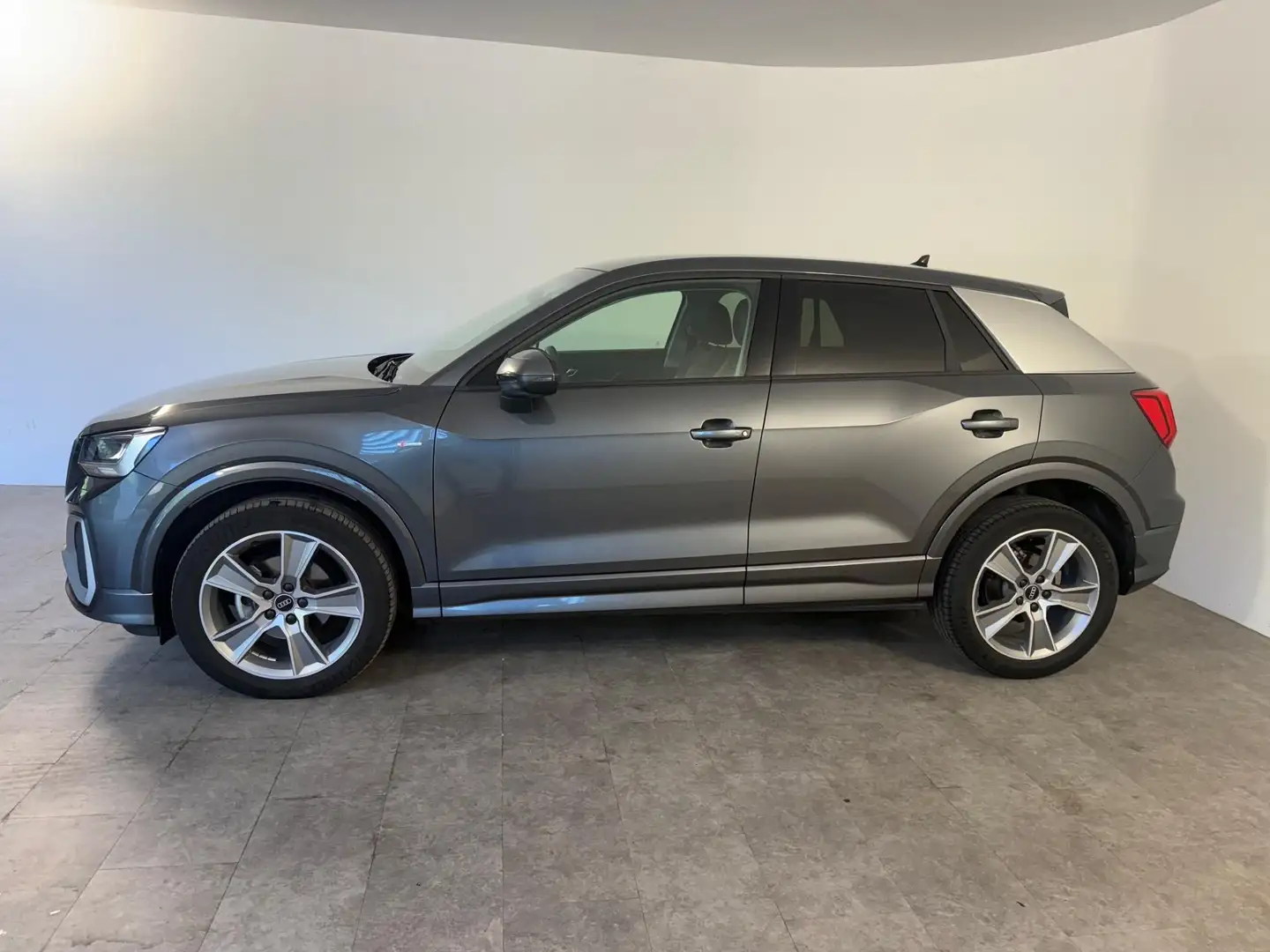 Audi Q2 35 2.0 TDI S line LED*NAVI 85 kW (116 PS), Scha... Grau - 2
