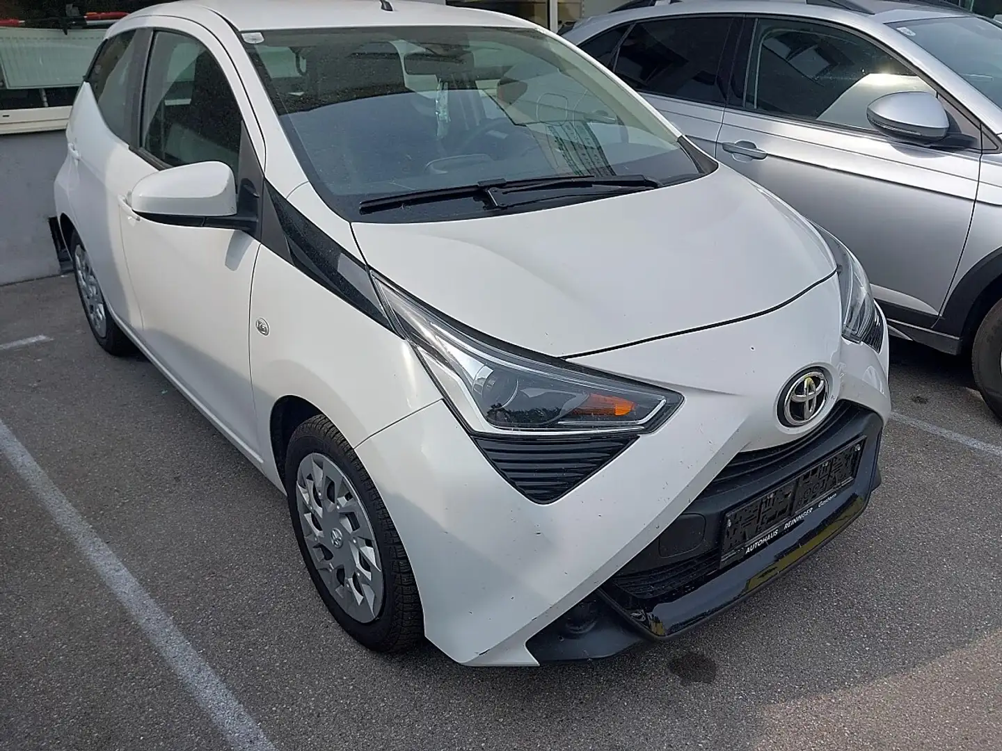 Toyota Aygo 1,0 VVT-i x-play Weiß - 1