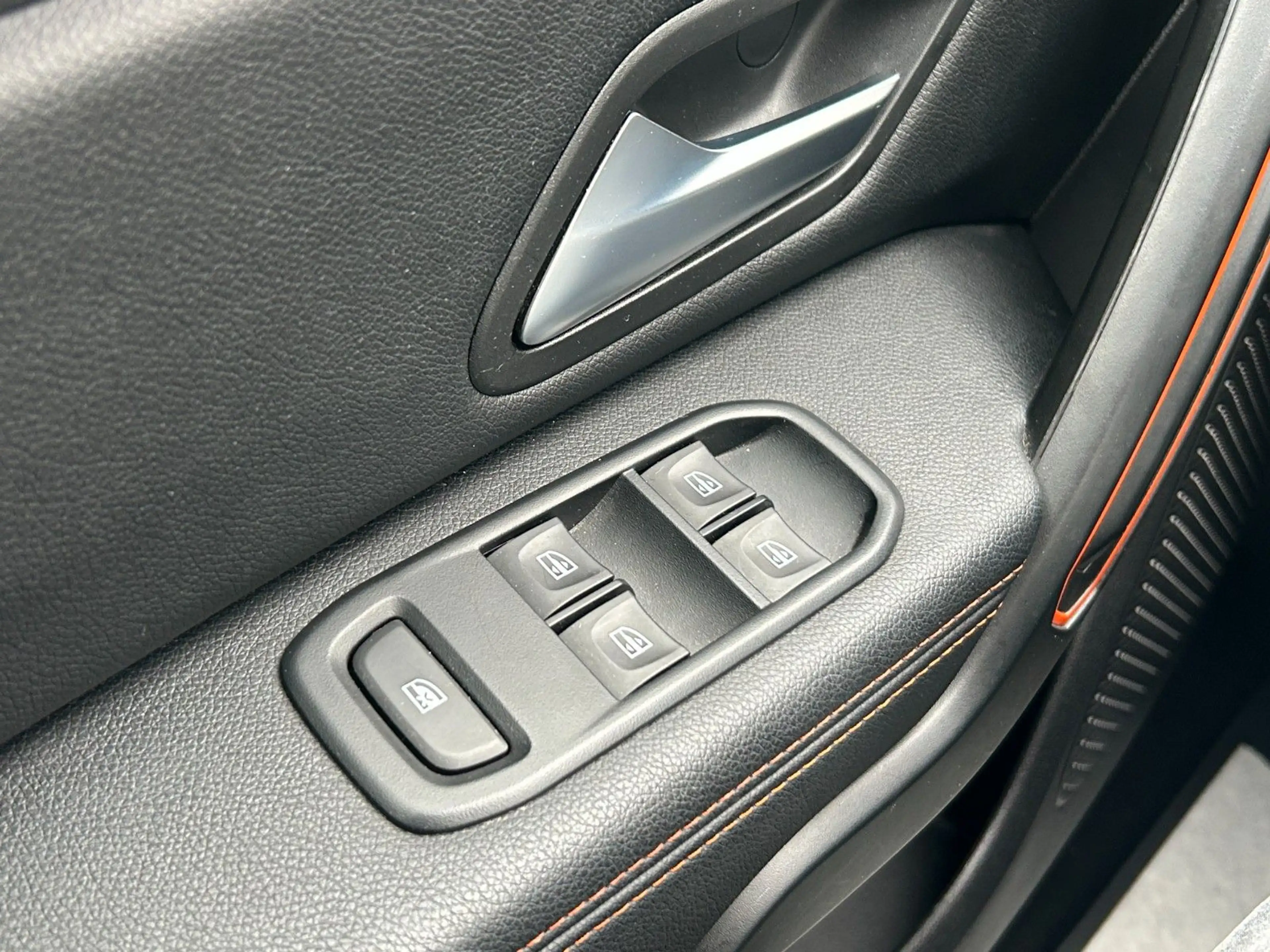 Dacia Duster Extreme TCe 130 Navi 360° Sitzheizung AHK — photo 33
