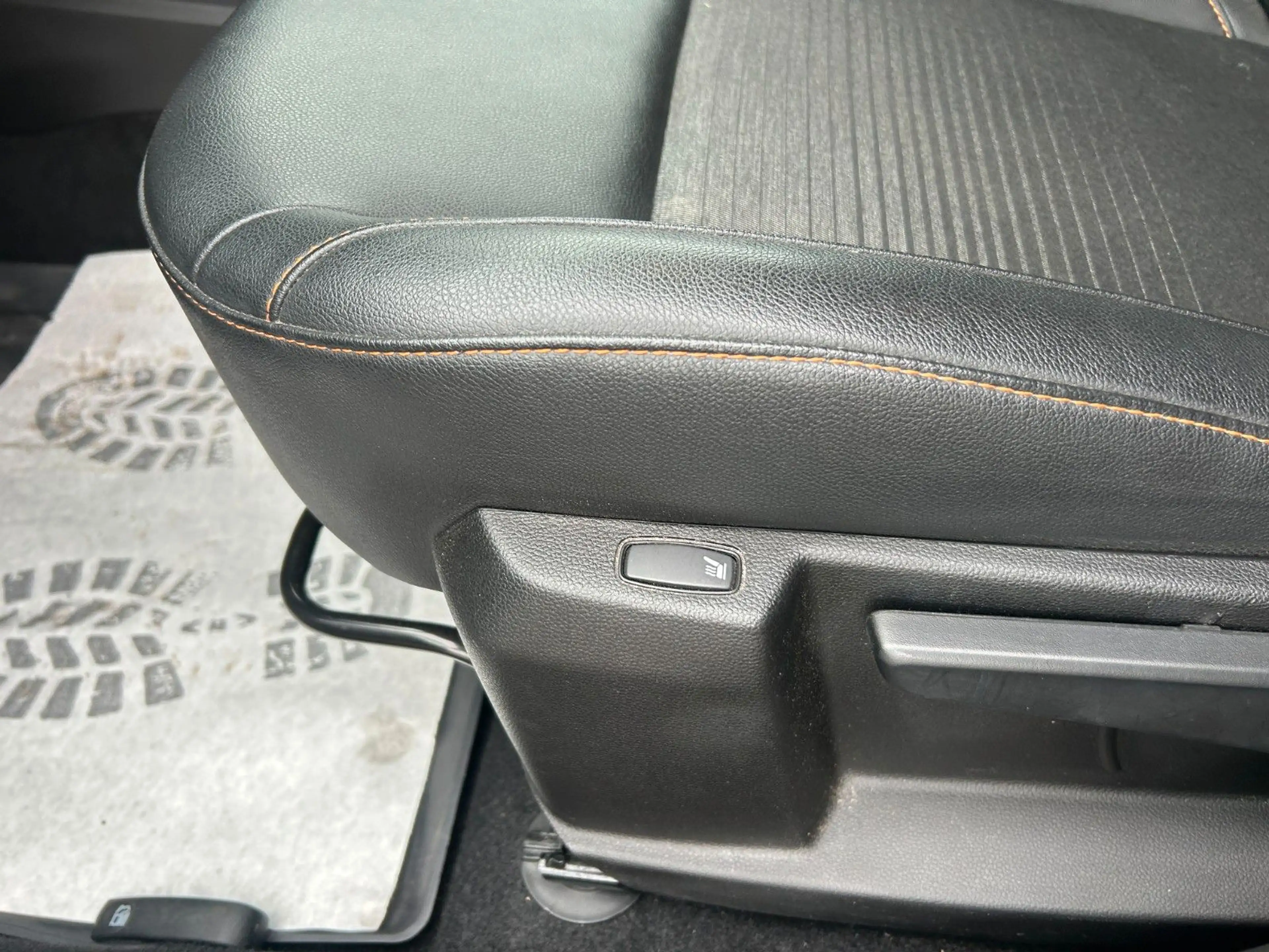 Dacia Duster Extreme TCe 130 Navi 360° Sitzheizung AHK — photo 11