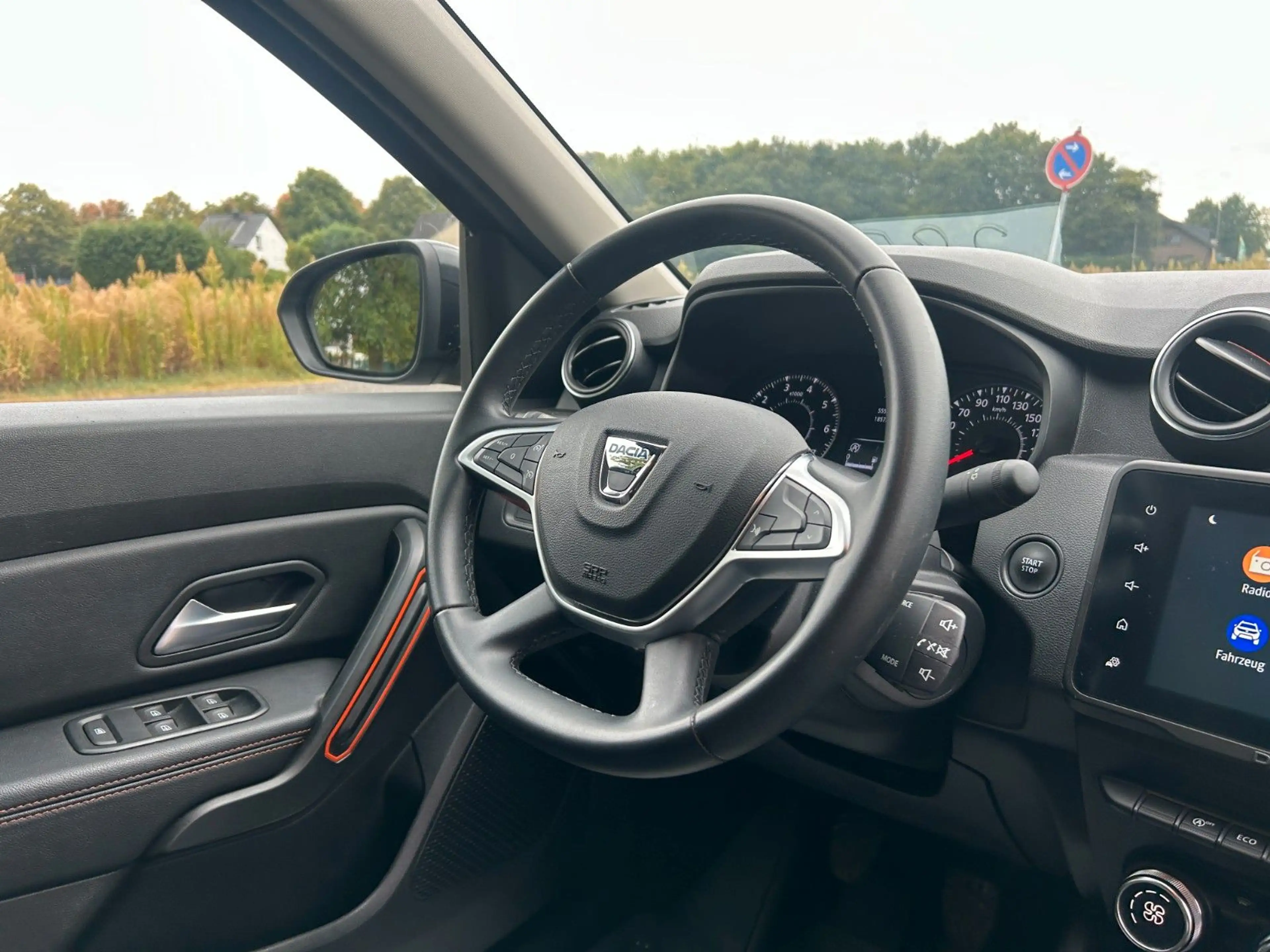 Dacia Duster Extreme TCe 130 Navi 360° Sitzheizung AHK — photo 23