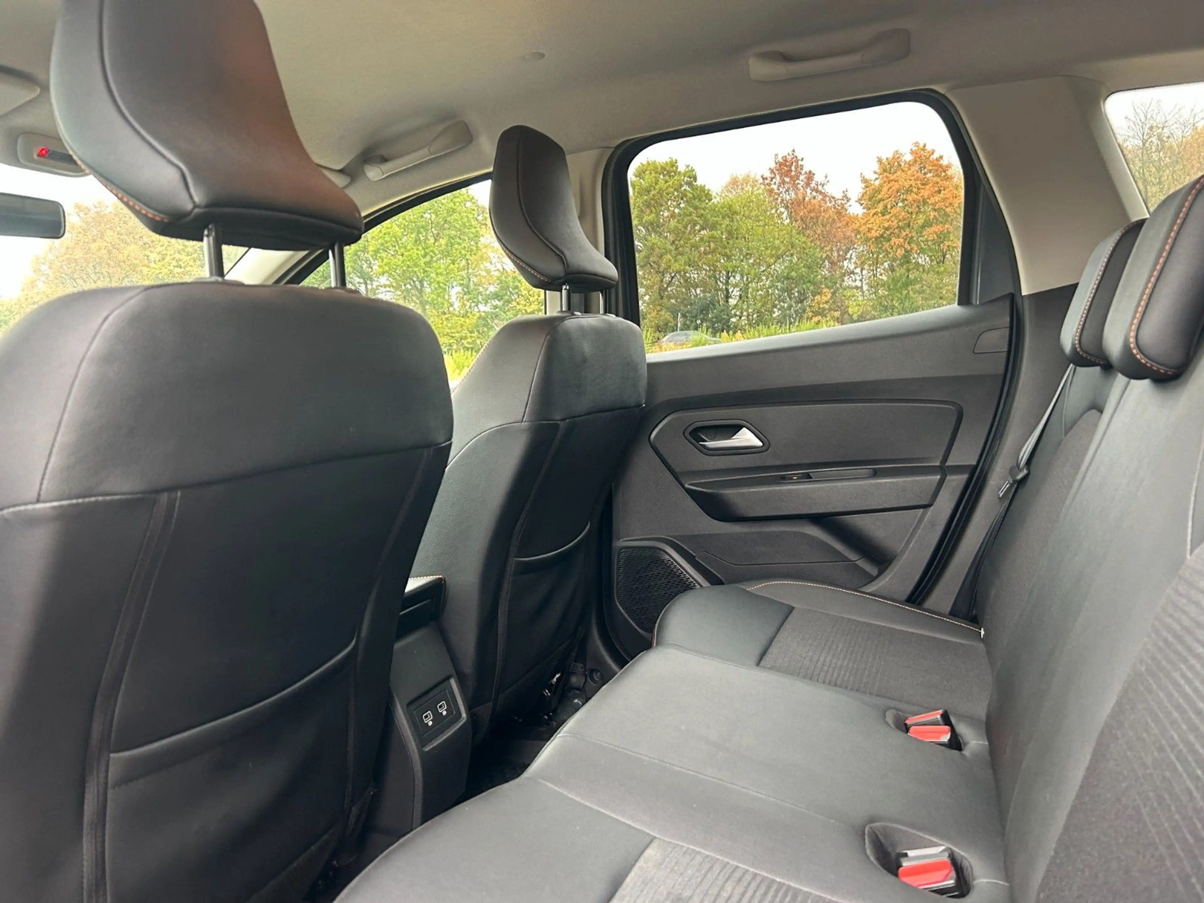 Dacia Duster Extreme TCe 130 Navi 360° Sitzheizung AHK — photo 17