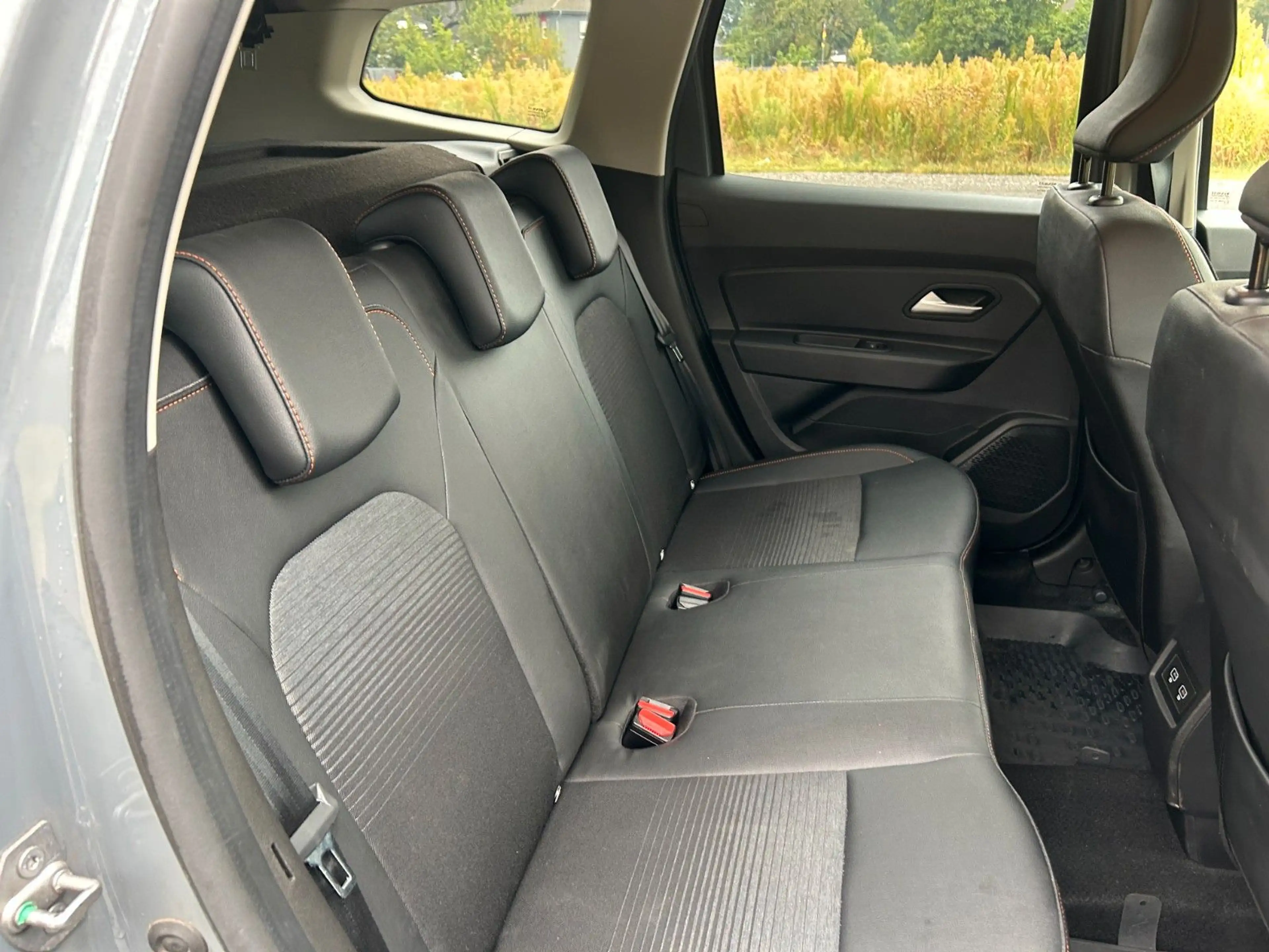Dacia Duster Extreme TCe 130 Navi 360° Sitzheizung AHK — photo 18