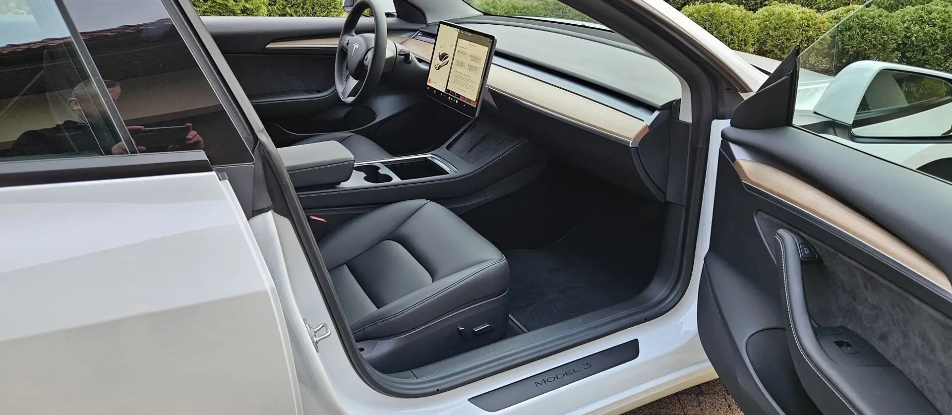 Tesla Model 3 Long-Range Dual Motor AWD - 2