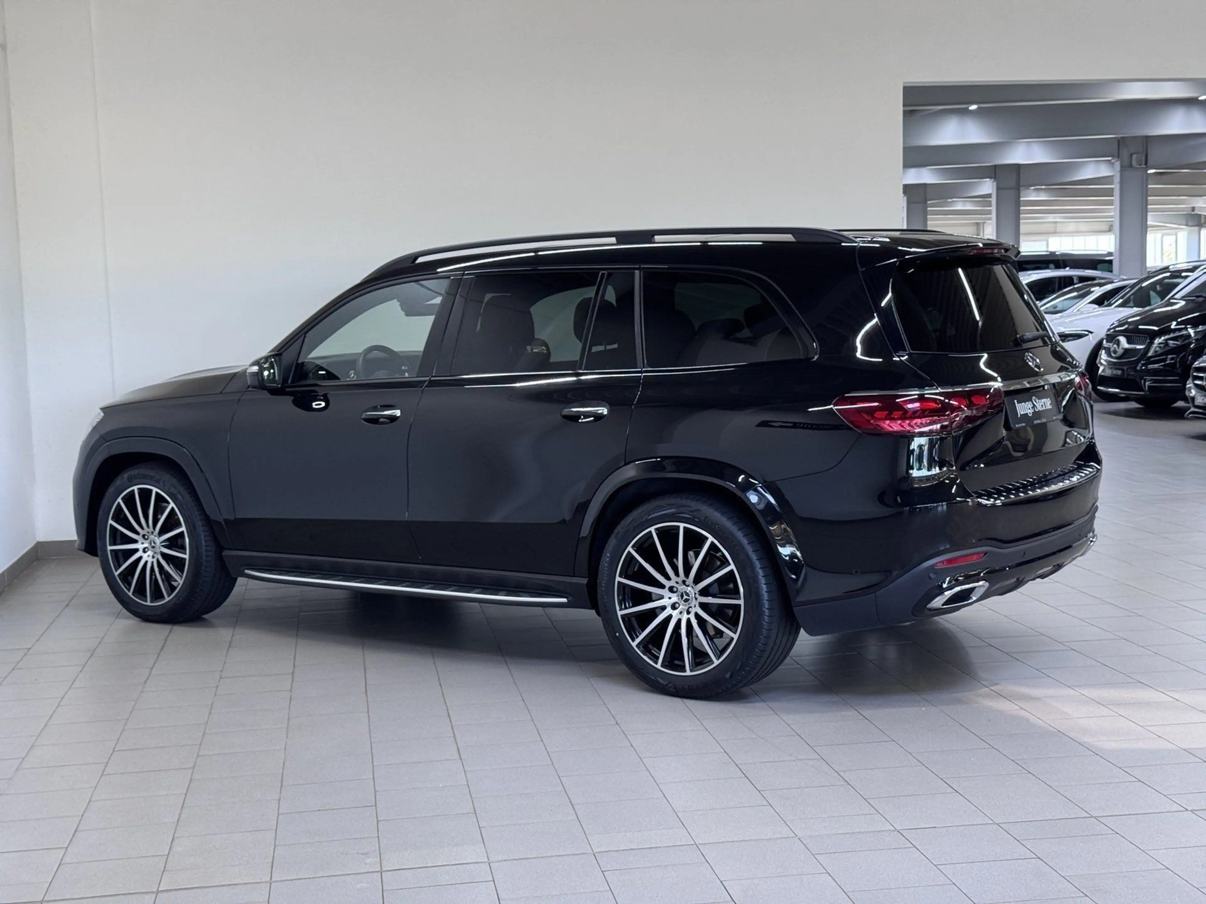 Mercedes-Benz GLS 450 d 4M AMG+NIGHT+22"+PANO+DISTR+AHK+360° — photo 3