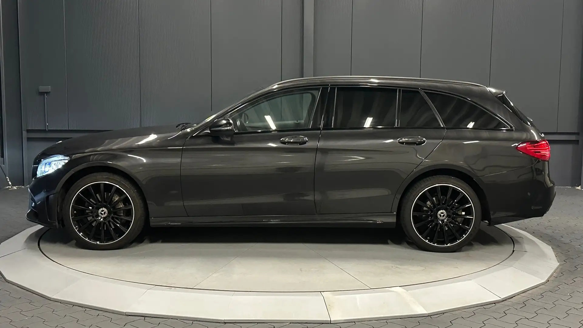 Mercedes-Benz C 220 T d Night Edition 4Matic*AMG*19Zoll*Standhg*DigCoc Szary - 2