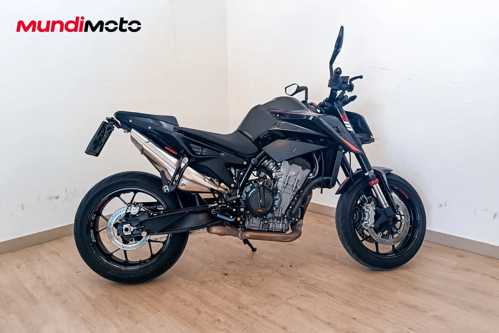 KTM 890 Duke - 1