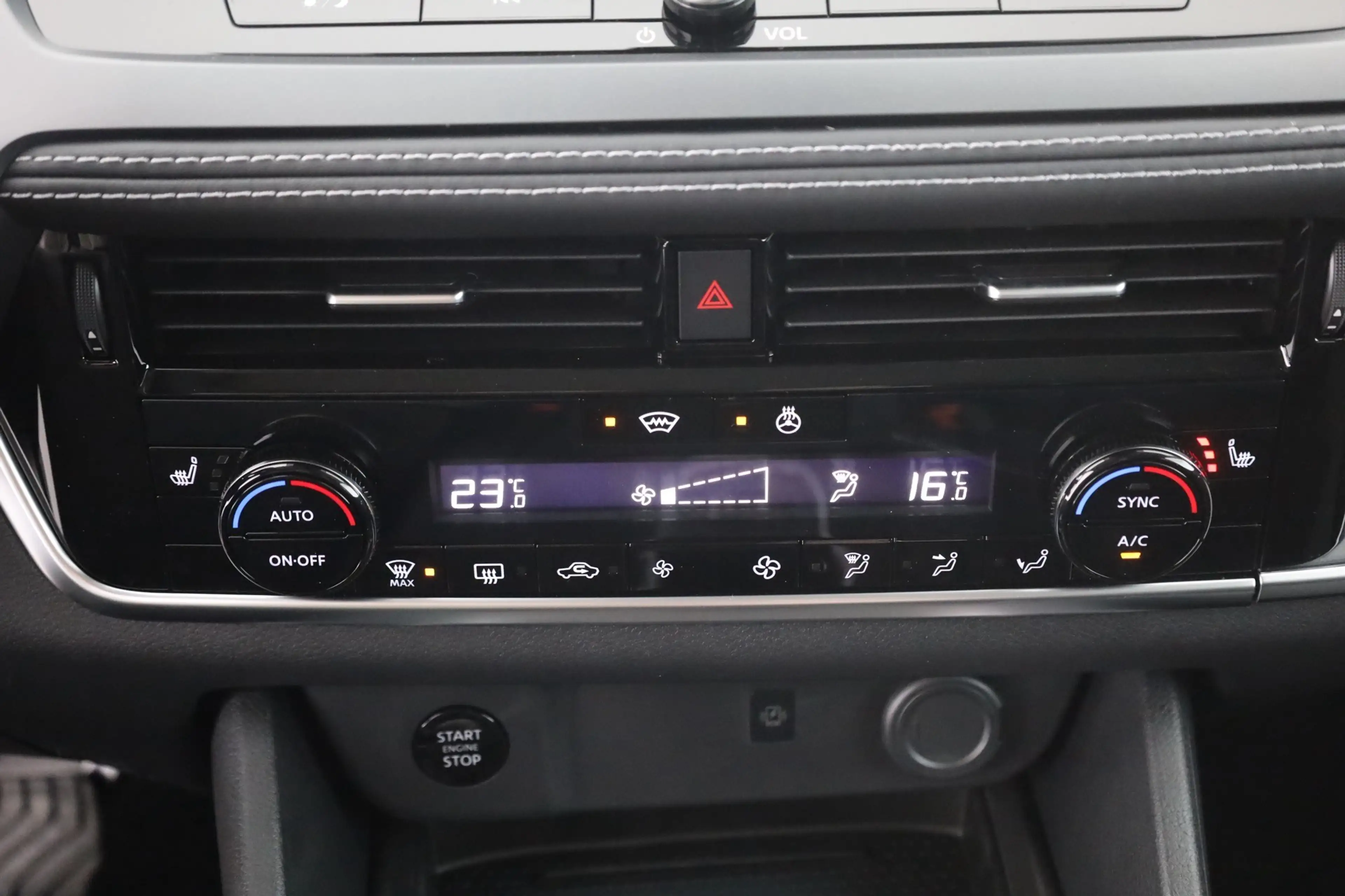 Nissan Qashqai N-Connecta 1.3 Dig-T Aut. LED ACC Pano — photo 12