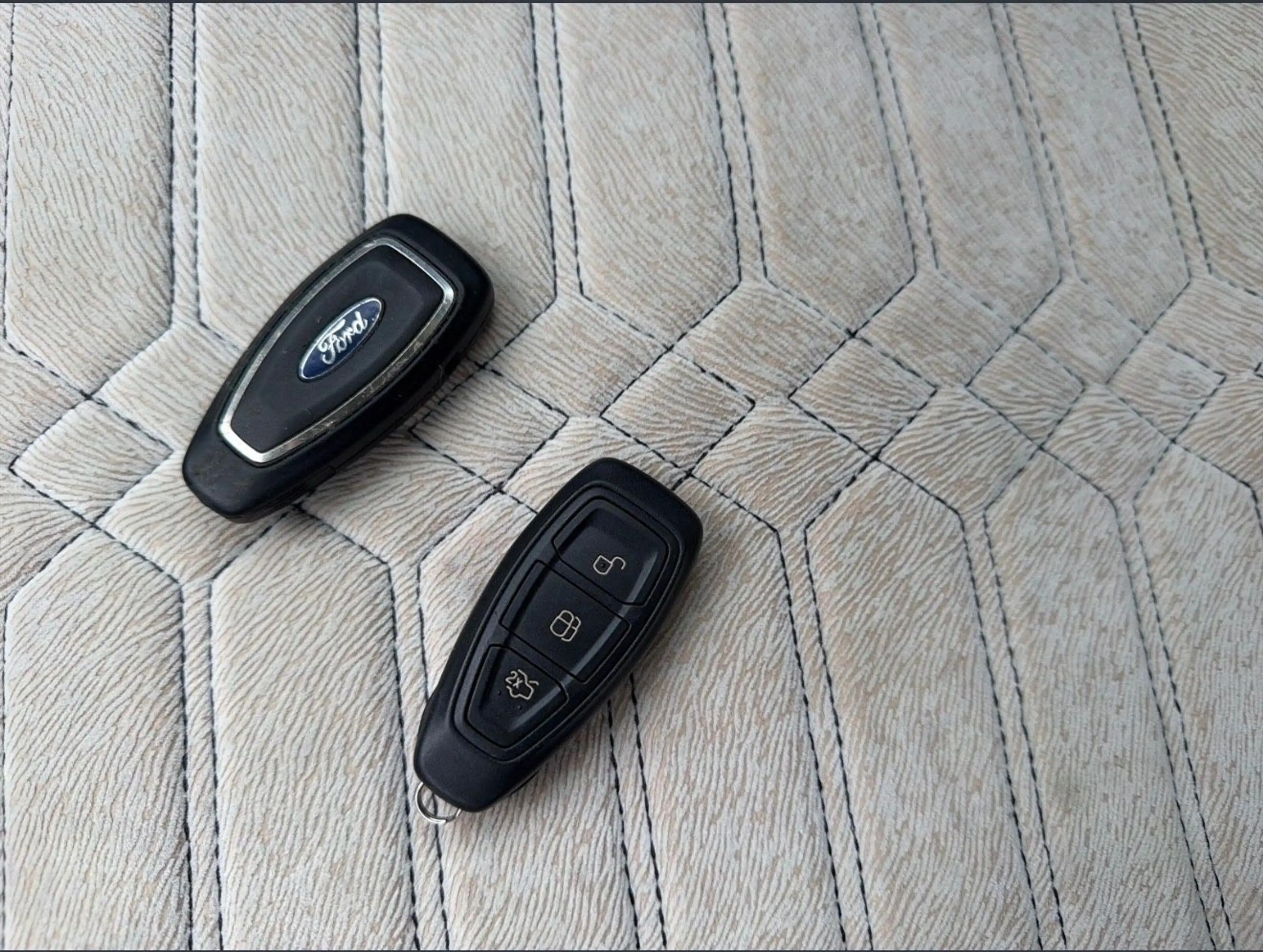 Ford C-Max Titanium Zahnriemen neu AHK PDC SHZ AluF — photo 13