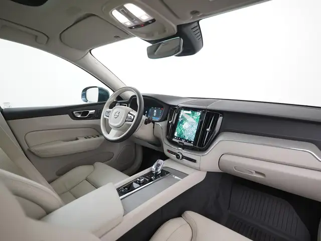 Volvo XC60 view 2