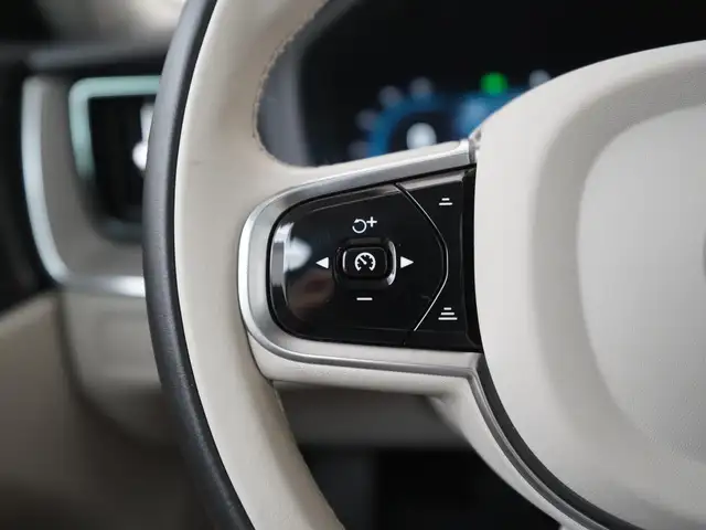 Volvo XC60 view 8
