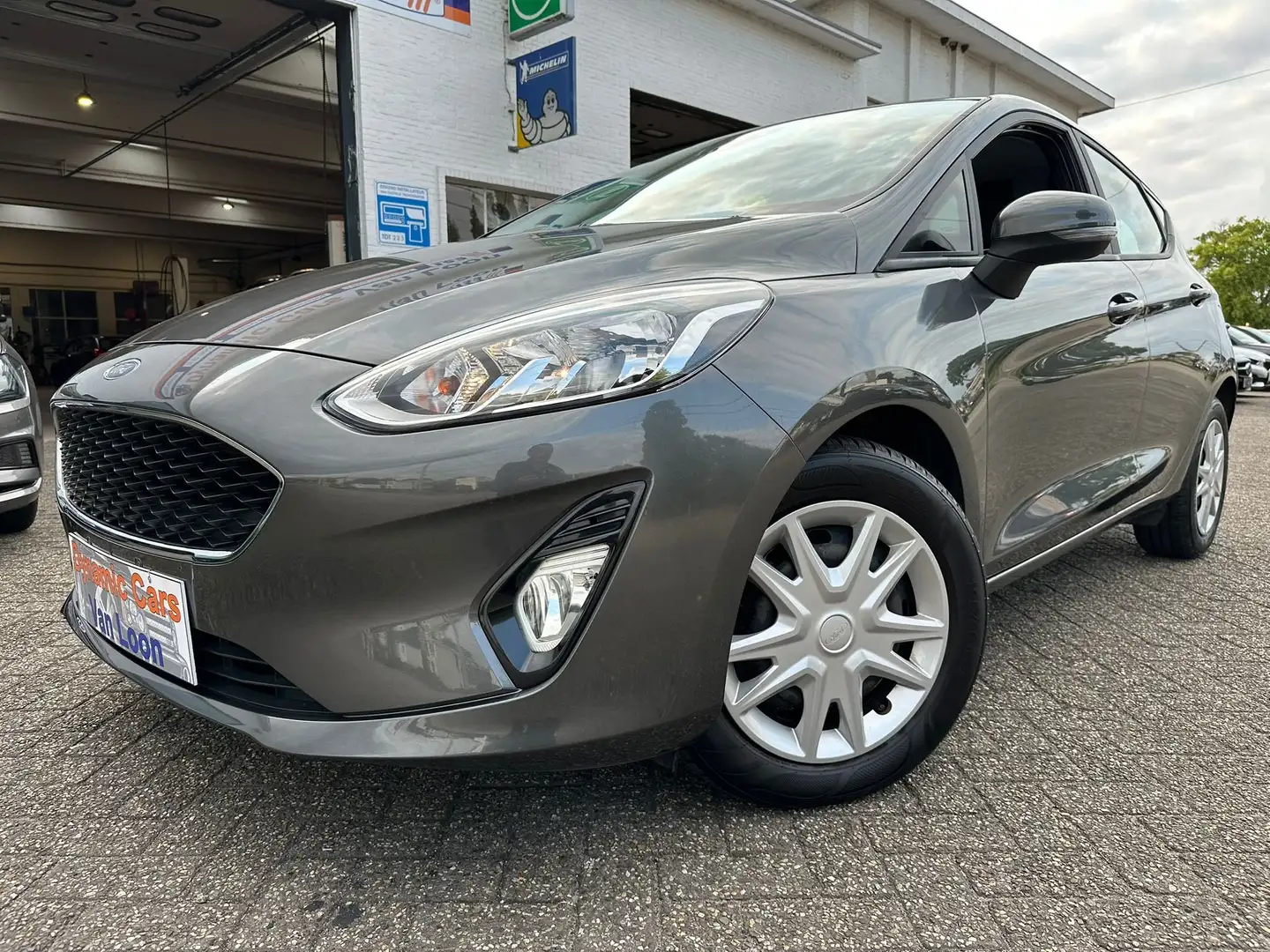 Ford Fiesta 1.0 EcoBoost Trend Automaat, Carplay, Nieuwstaat! Grijs - 1