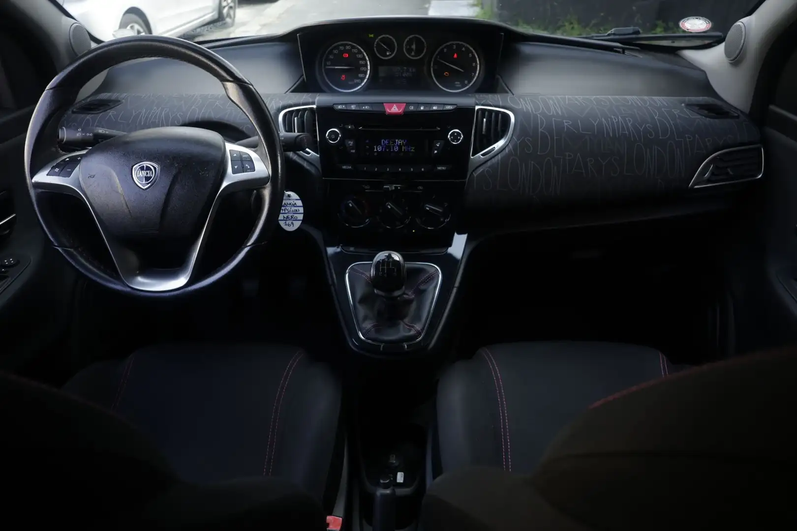 Lancia Ypsilon Lancia Ypsilon 0.9 TwinAir 85 CV 5 porte Metano E Schwarz - 2