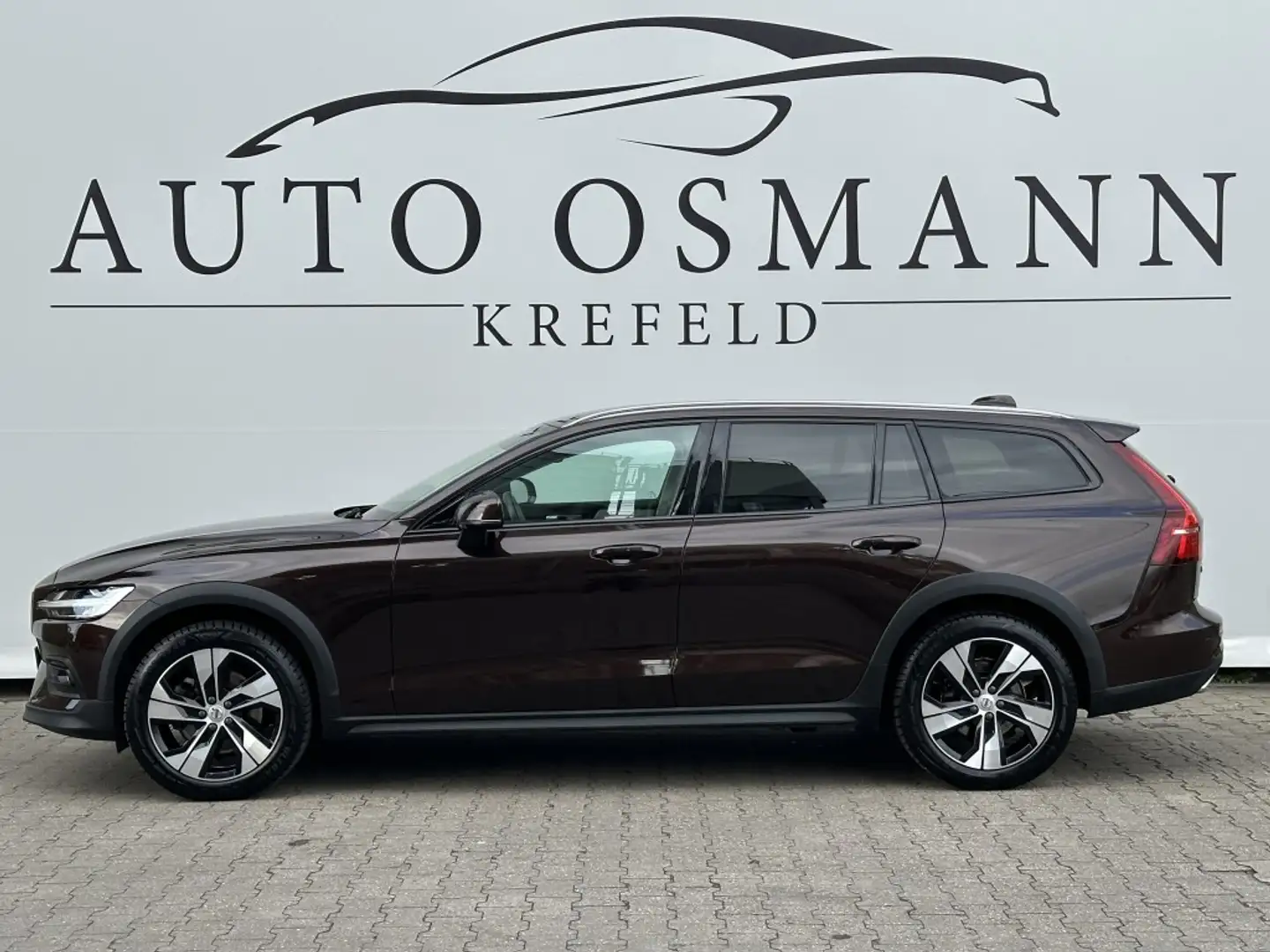 Volvo V60 Cross Country B4 D AWD Geartronic Pro | ACC Bruin - 2