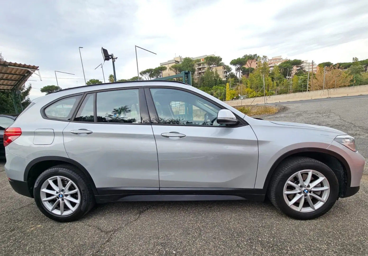 BMW X1 F48 sdrive20i Business Advantage auto Argento - 2