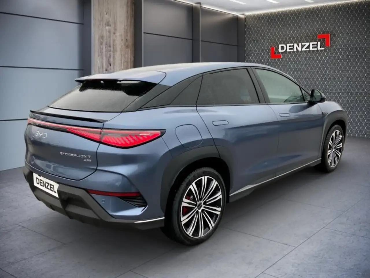 BYD SEALION 7