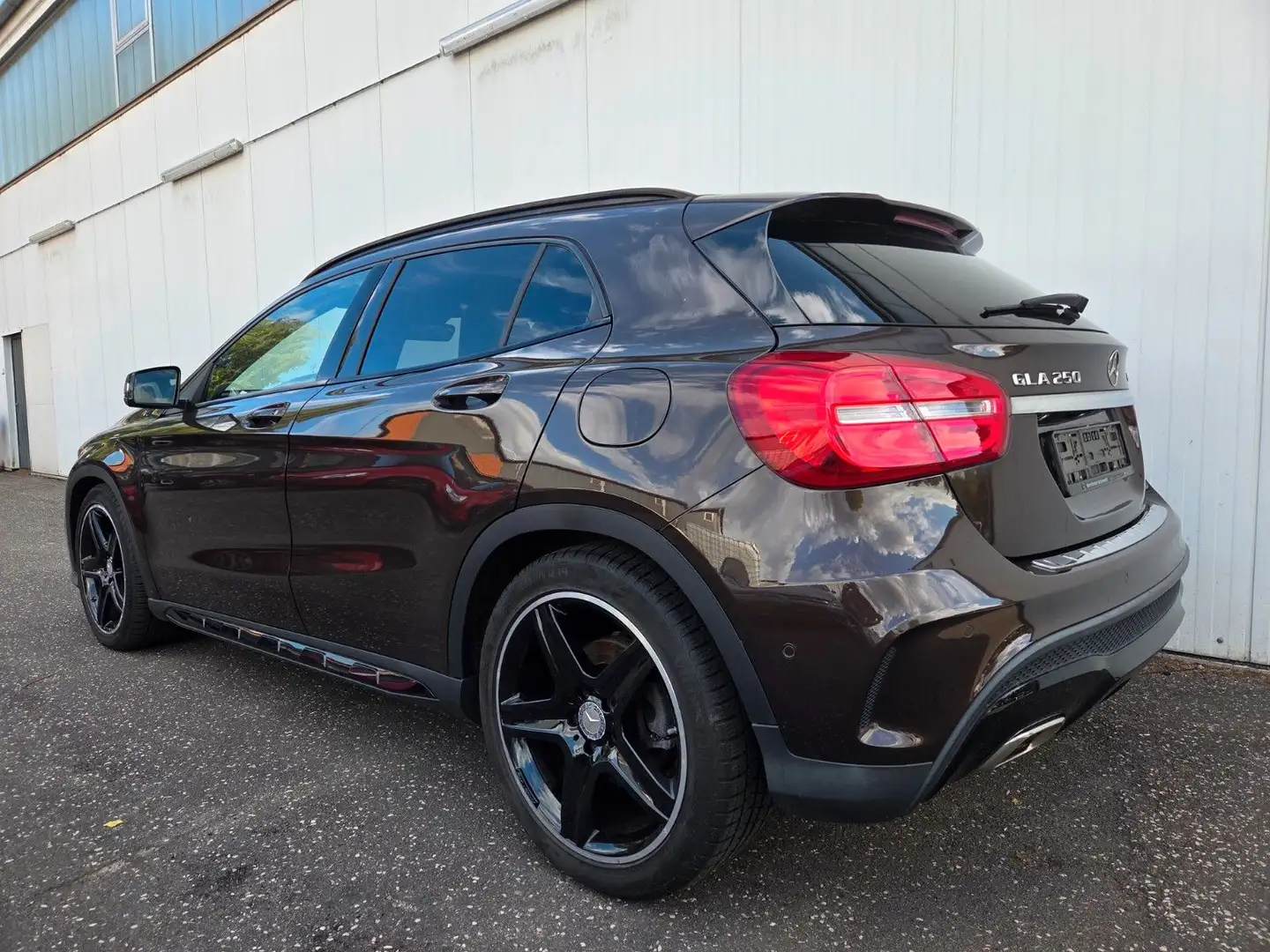 Mercedes-Benz GLA 250 4Matic AMG Line/Pano/Leder/Kamera Brun - 2