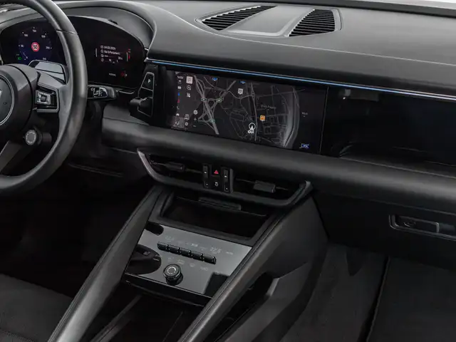Porsche Macan view 10