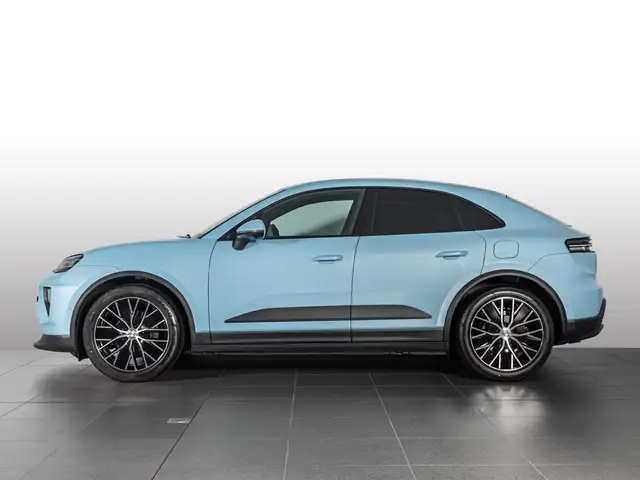 Porsche Macan view 3