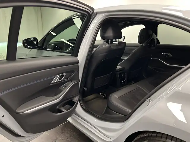 BMW 3 Series view 13