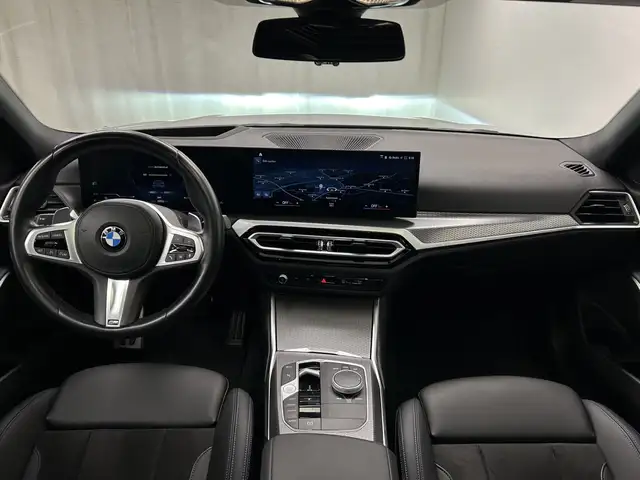 BMW 3 Series view 5