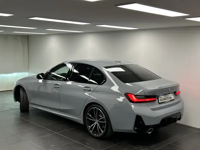 BMW 3 Series view 3