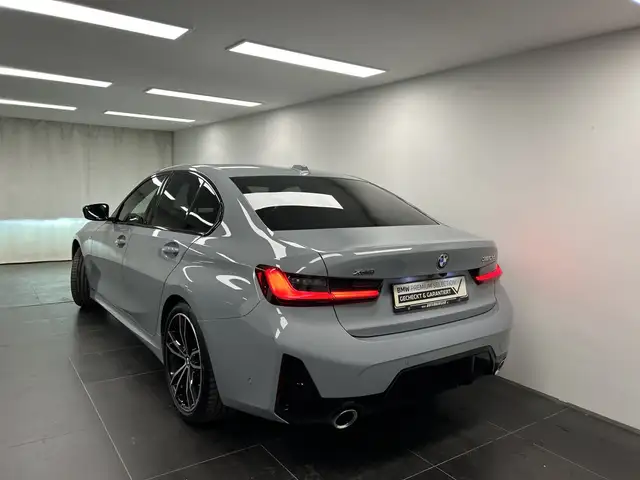 BMW 3 Series view 10