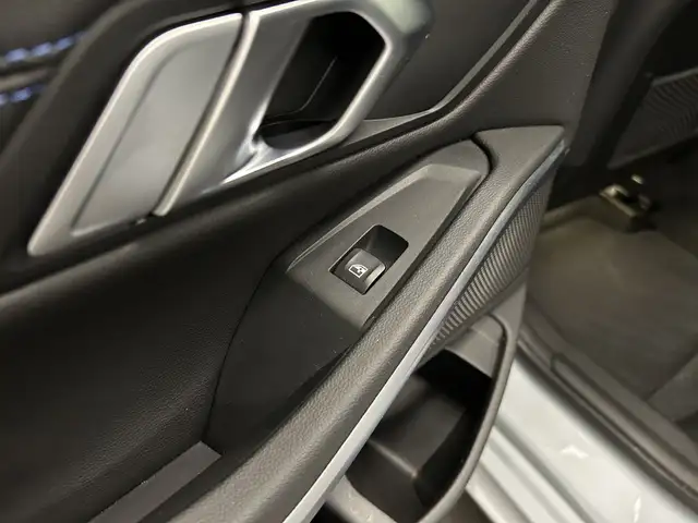 BMW 3 Series view 15