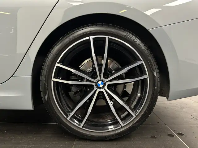 BMW 3 Series view 6