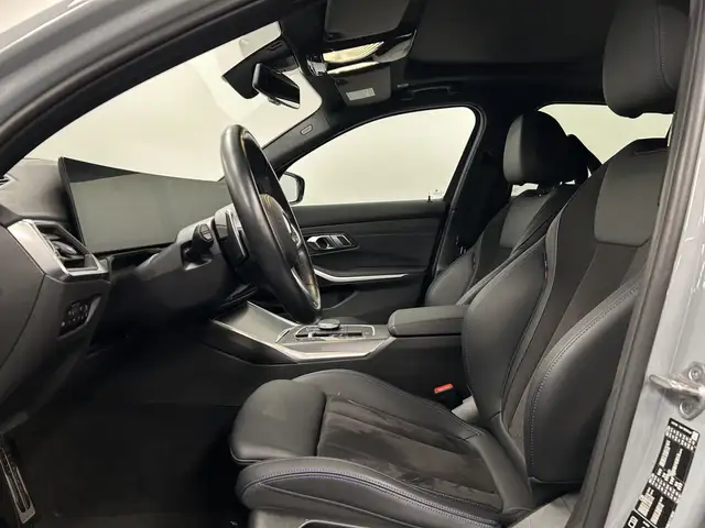 BMW 3 Series view 4