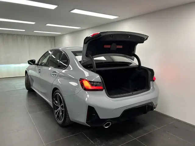 BMW 3 Series view 11