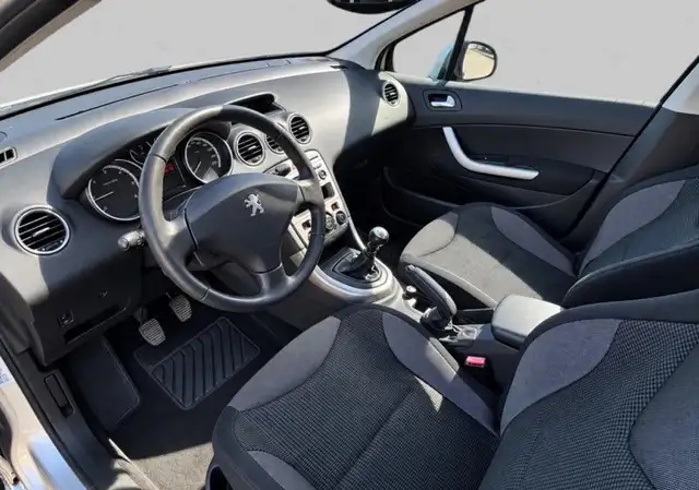 Peugeot 308 view 8