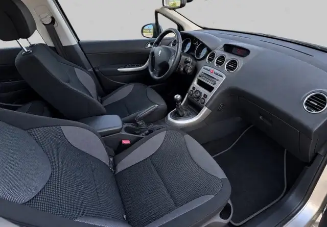 Peugeot 308 view 7