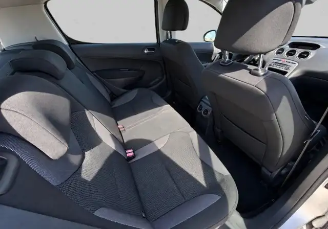 Peugeot 308 view 9