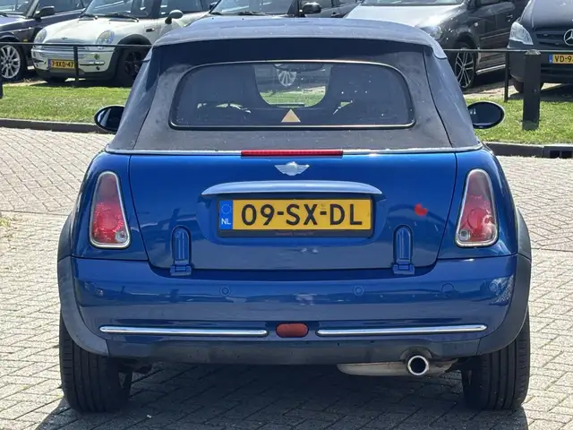 Mini Convertible view 6