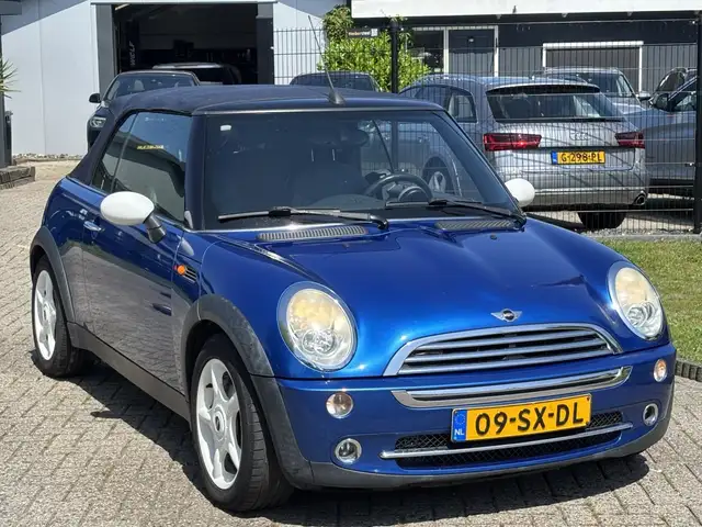 Mini Convertible view 3