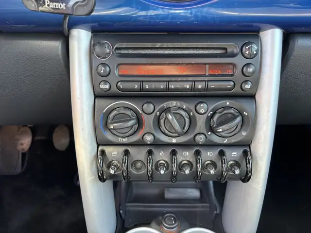 Mini Convertible view 18