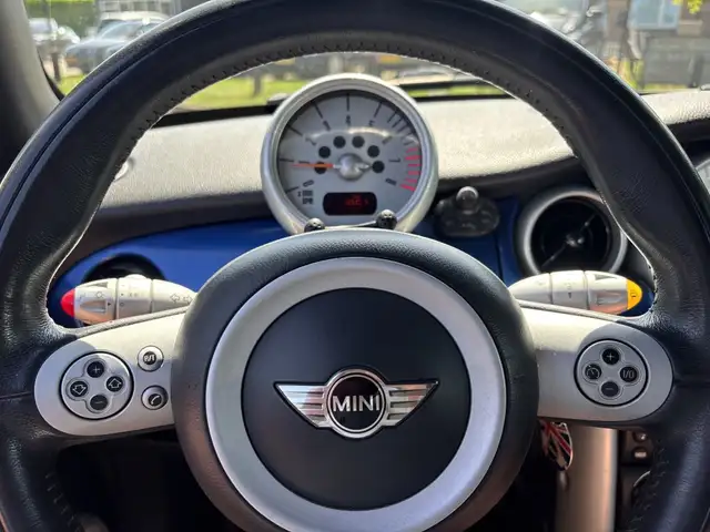 Mini Convertible view 20