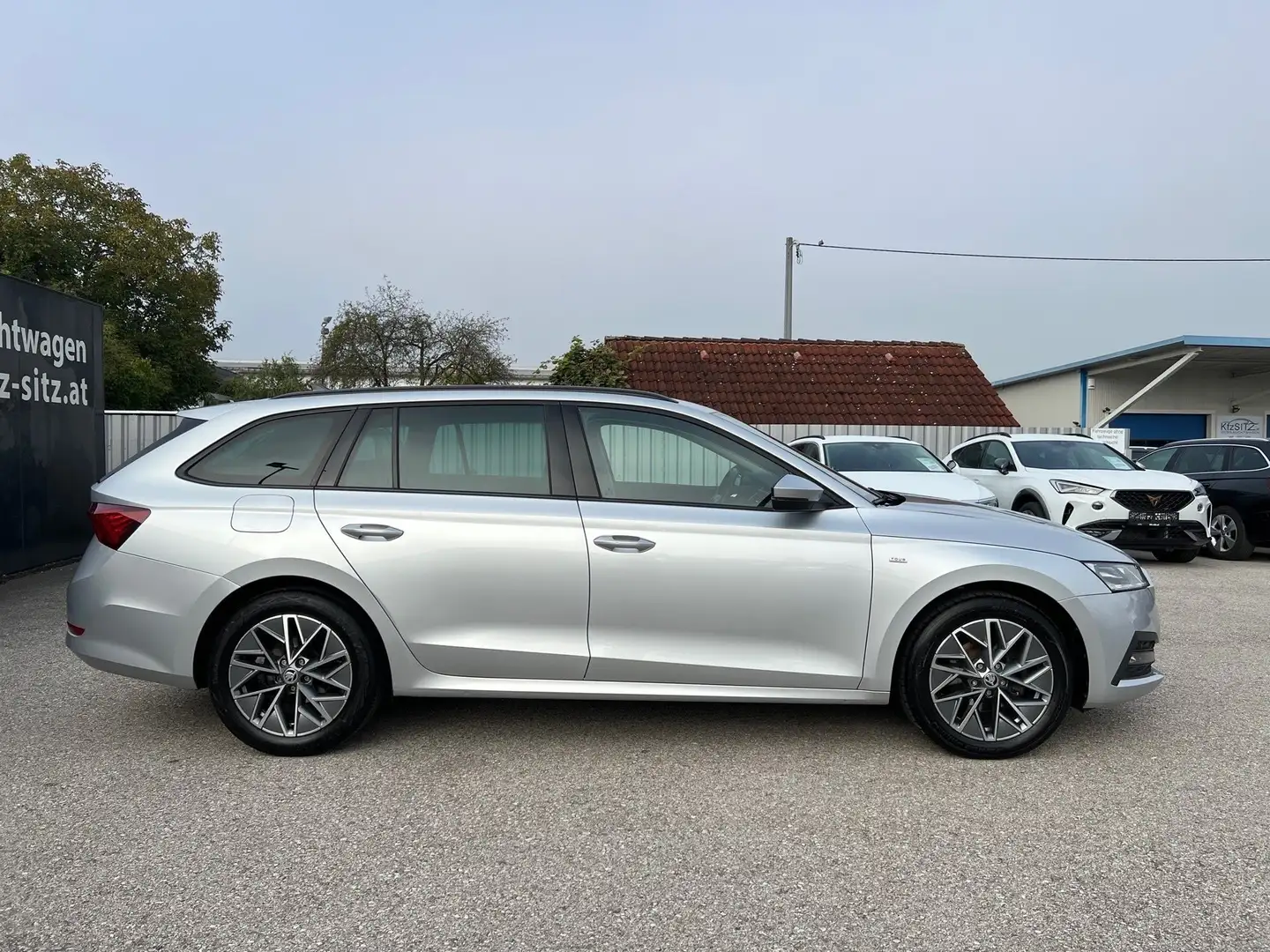 Skoda Octavia Combi 2,0 TDI Ambition | MATRIX/ACC Silber - 2