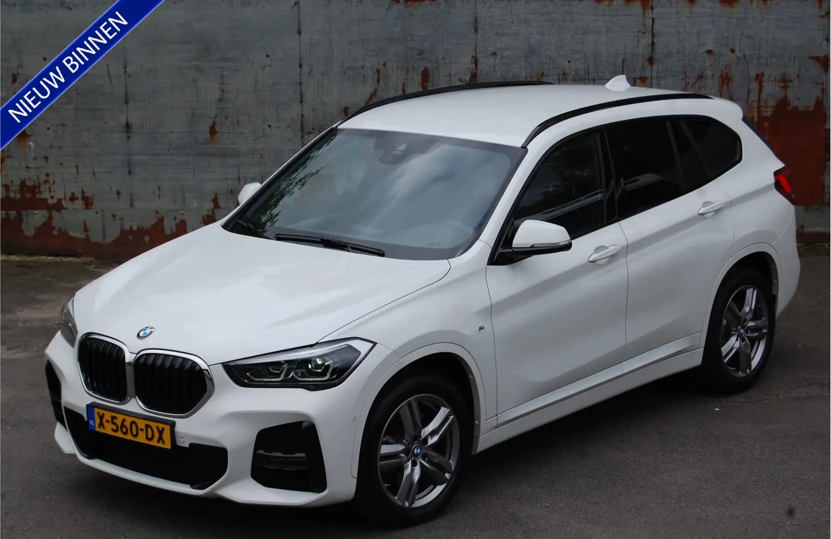 BMW X1 sDrive20i Exe / Facelift / M Pakket / 2020 / 32DKM Wit - 1