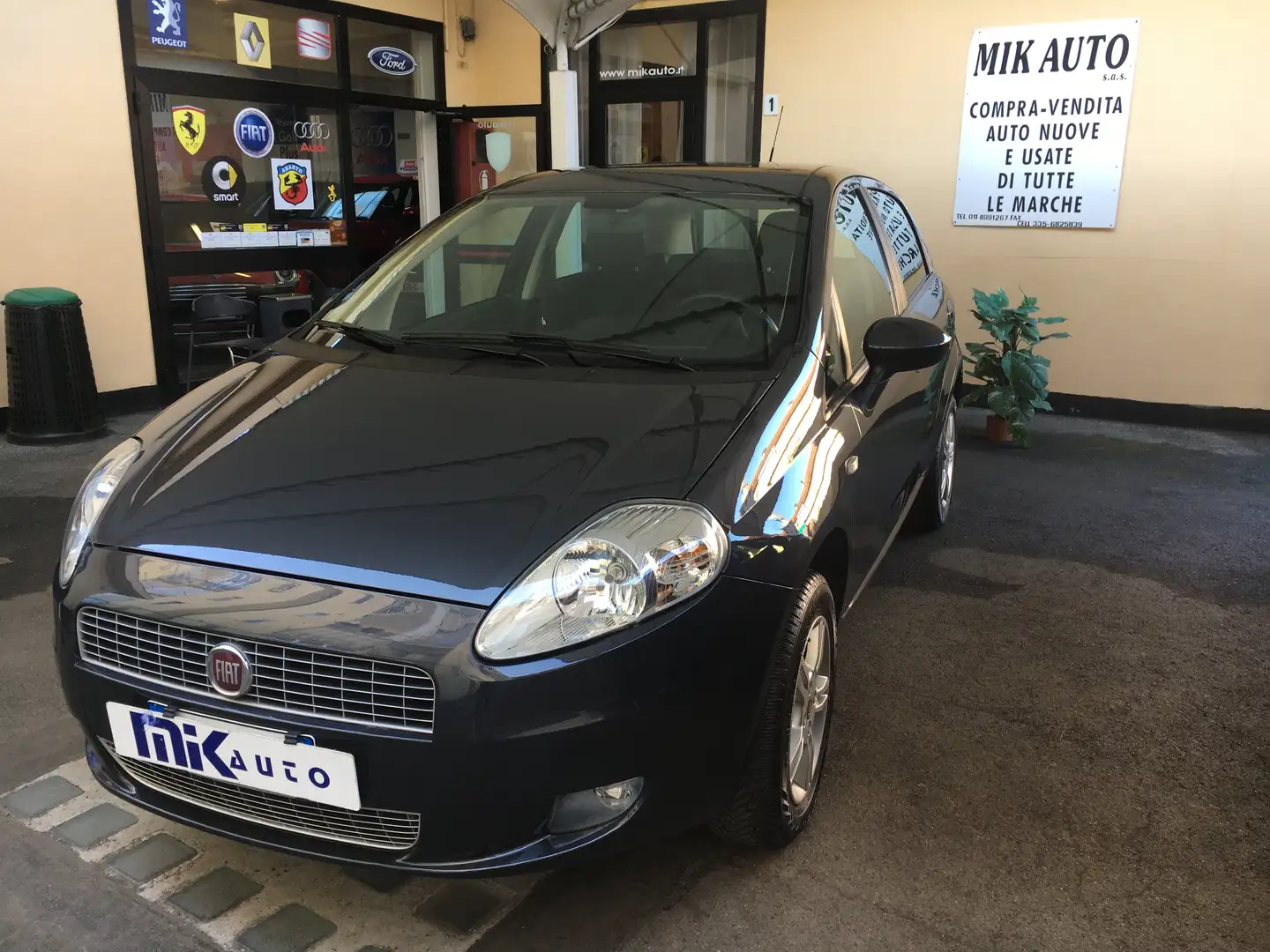 Fiat Grande Punto Grande Punto 5p 1.4 natural power Dynamic 77cv Grigio - 1
