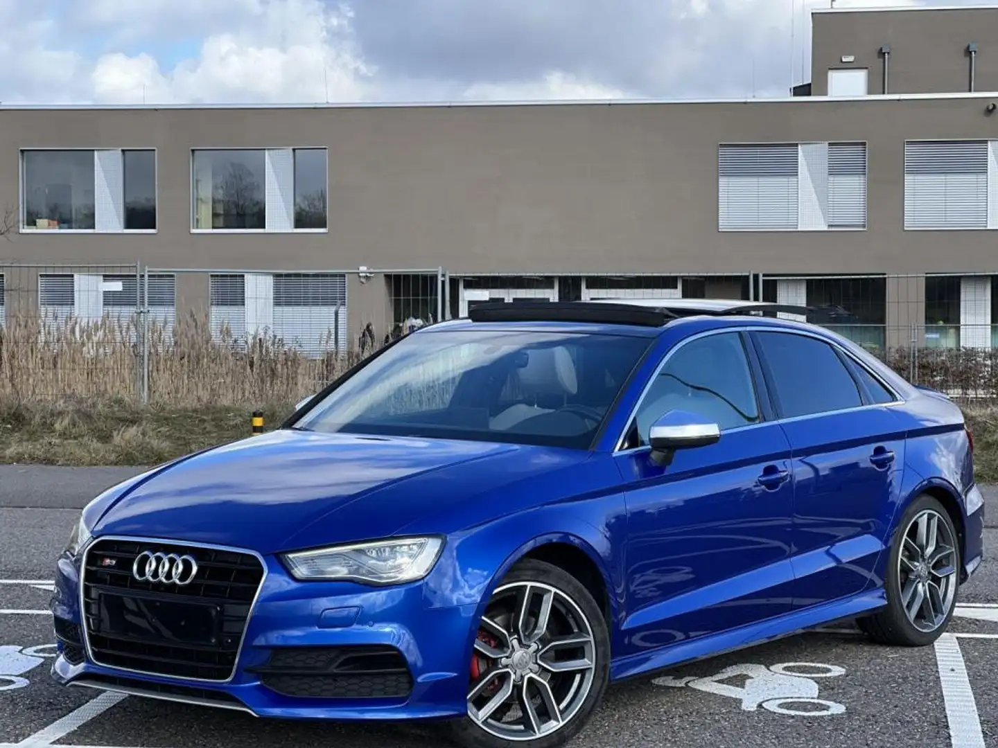 Audi A3 LIMOUSINE KIT S3 Bleu - 1