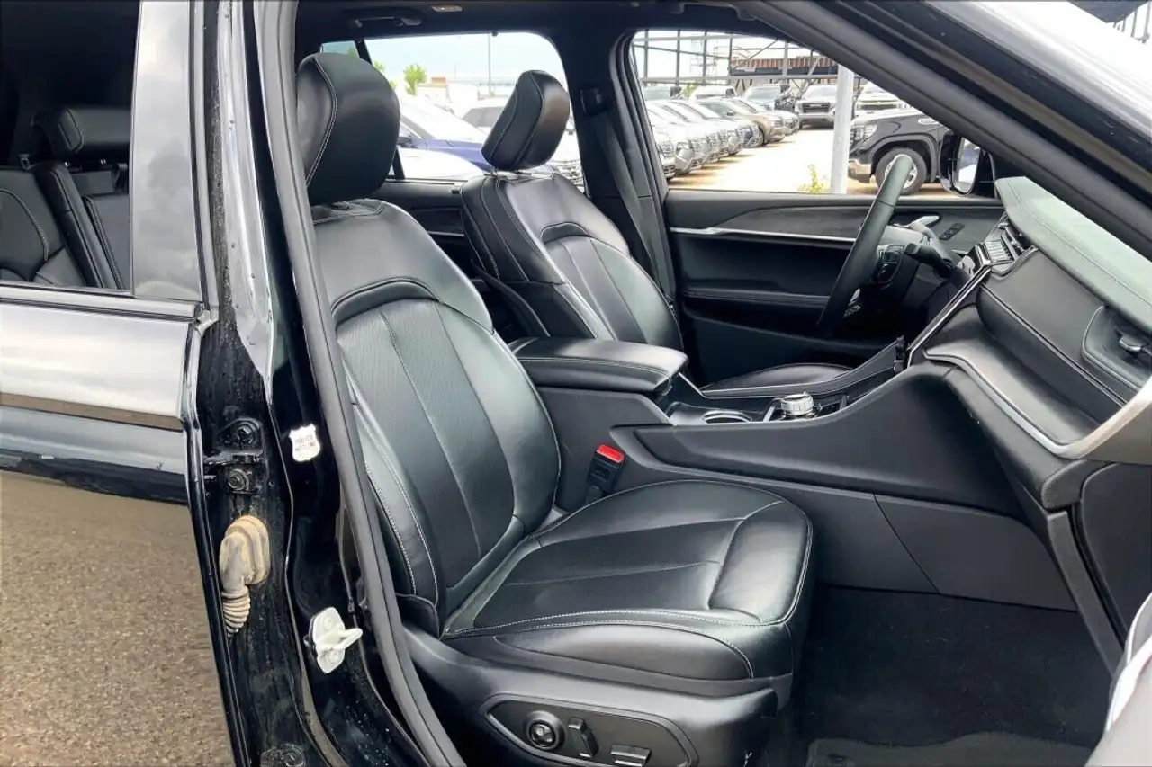 Jeep Grand Cherokee снимка Jeep Grand Cherokee
