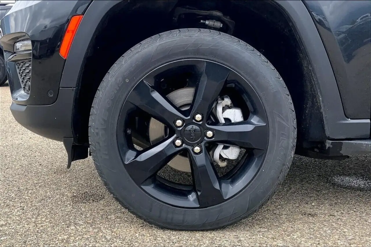 Jeep Grand Cherokee снимка Jeep Grand Cherokee
