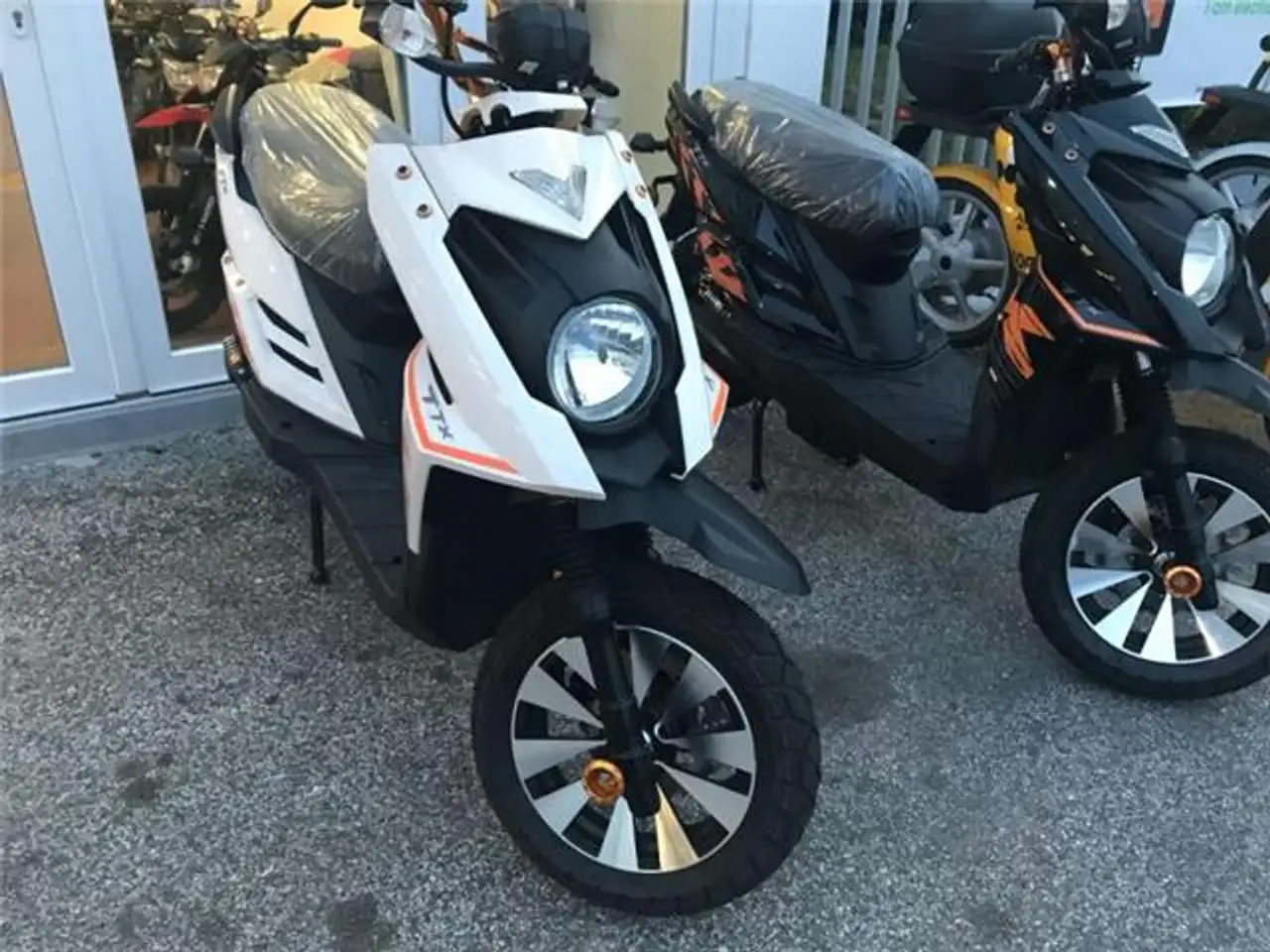 nuovo KSR Moto TTX Scooter a Pietrasanta - Lucca - Lu per € 2.099,-
