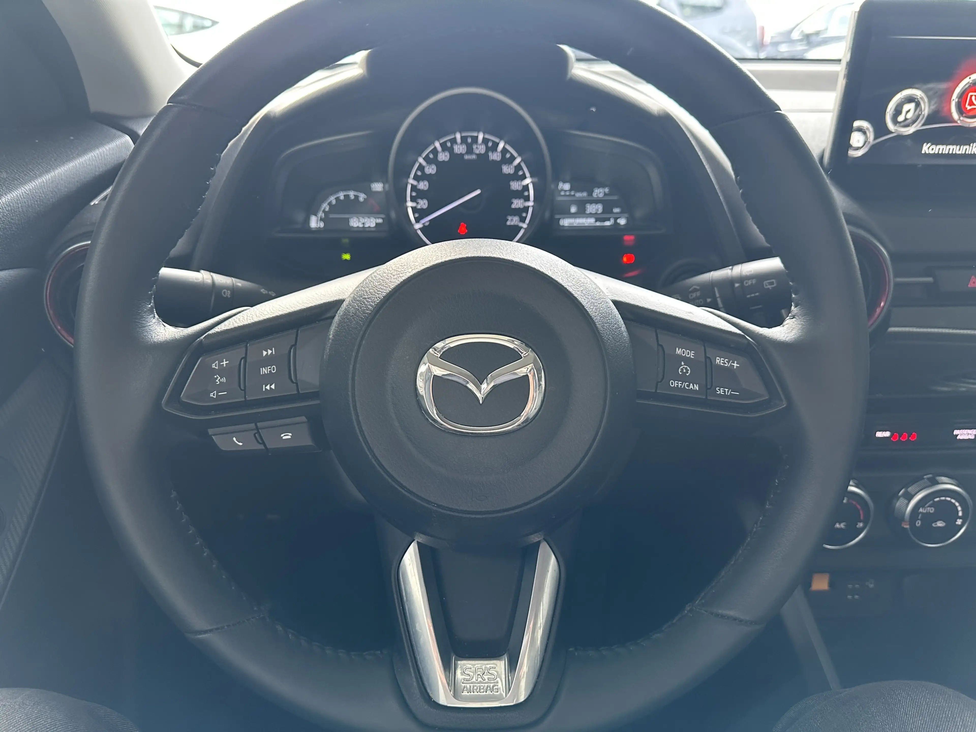 Mazda 2 Homura Navi LED CarPlay Tempomat Kamera — photo 7