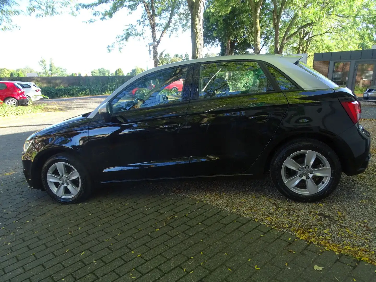 Audi A1 Sportback ultra DSG Navi PDC SHZ Noir - 2